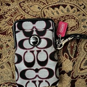 Coach Poppy Signature Universal Metallic Wristlet